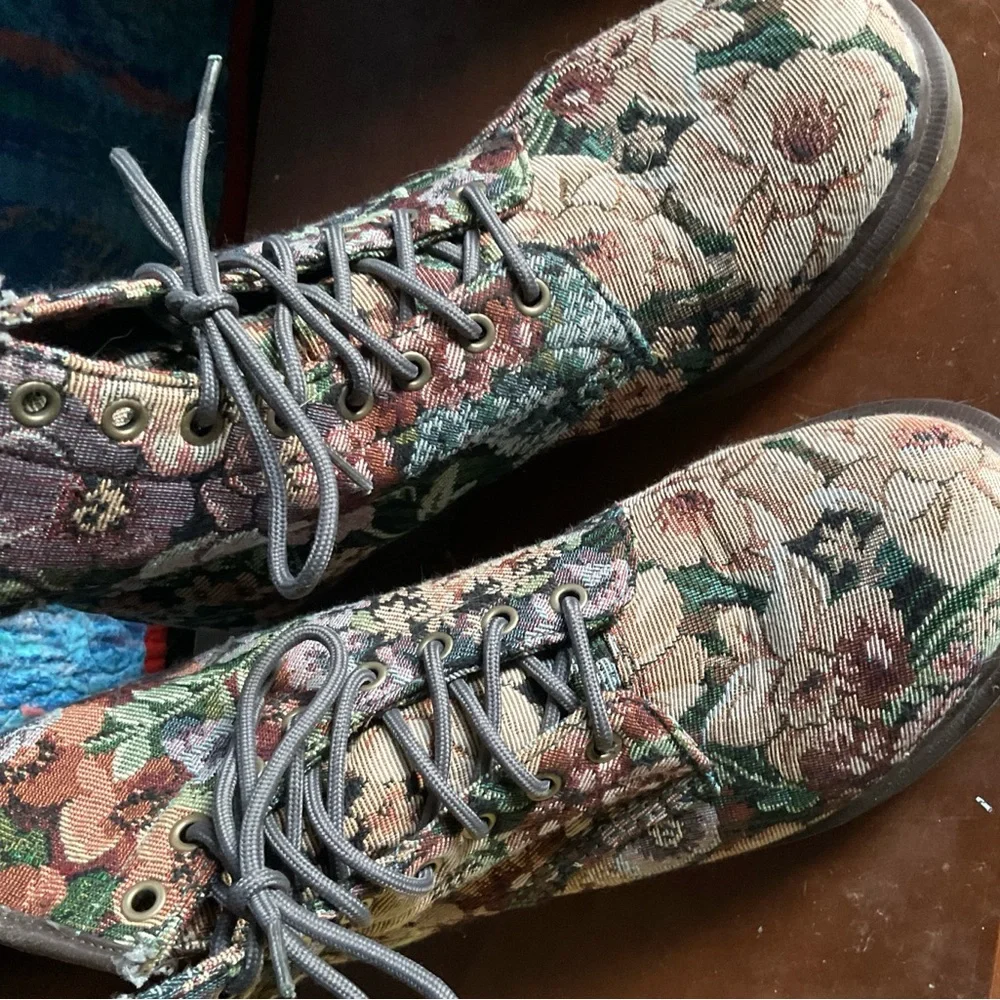 Dr. Martens Tapestry Multicolor Floral Ankle Boots like new women’s 11 - Picture 1 of 6